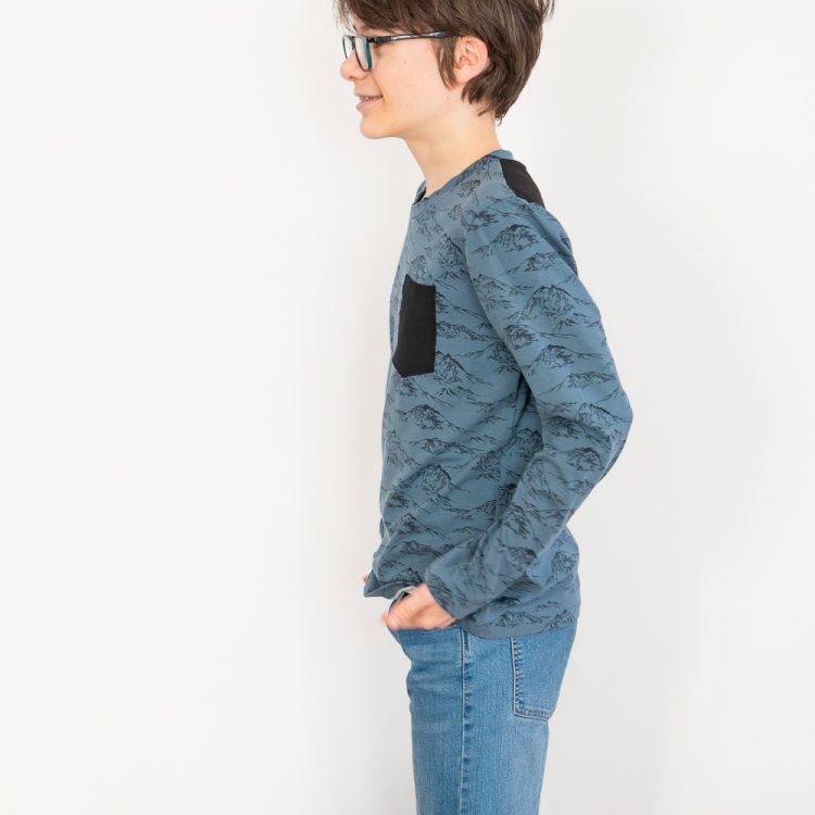 Illustration de l'article "Hack n°2 du patron du T-shirt Basilic : réaliser un empiècement sur le dos et coudre une poche sur le devant"